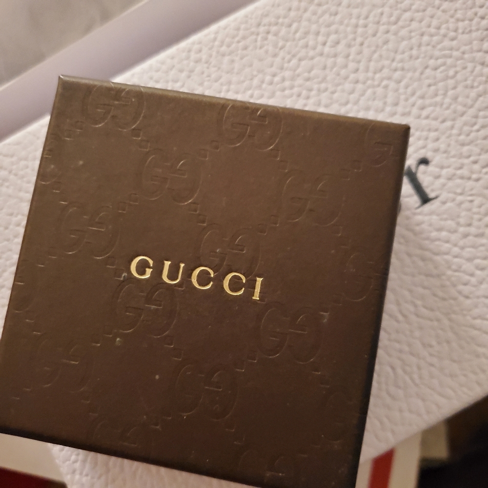 Gucci bracelet box with dust pouches